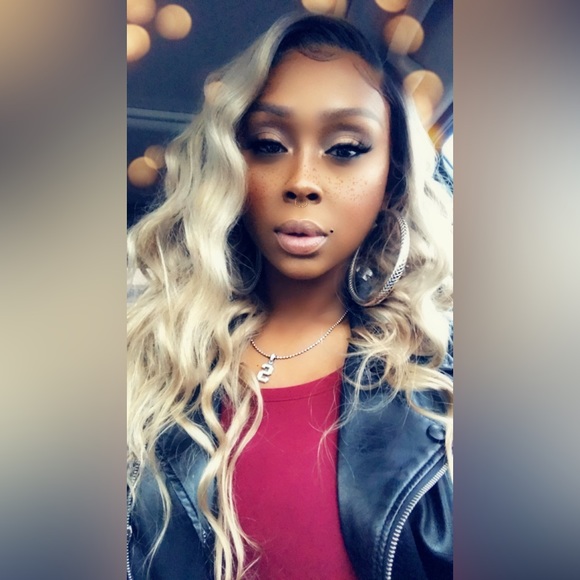 Meet your Posher, Stephanie - Picture 2 of 3